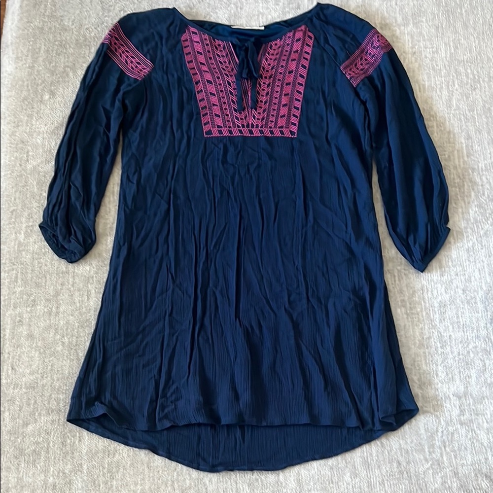 Navy Blue and Phot pink dress. It is lined underneath 
Brand is called Solitaire